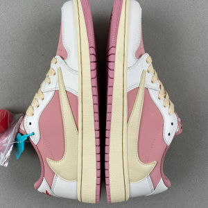 AIR JORDAN 1 LOW x TRAVIS SCOTT 'PINK & CREAM'